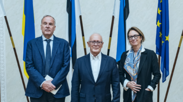 Democracy27 delegatsiooni Eestis: Poola poliitik, akadeemik ja digivalitsemise teerajaja Michał Boni, Euroopa Ülikooli Instituudi ja Utrechti ülikooli professor, meediaekspert Madeleine de Cock Buning, ettevõtja ja meediakontserni Mediahuis nõukogu esimees Thomas Leysen